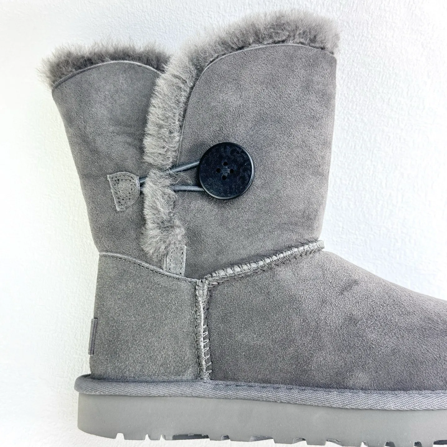 Local 💰460 UGG 6226 mid-tube wooden buckle, classic style of Longfeng fur, Size 35 36 37 38 39 40